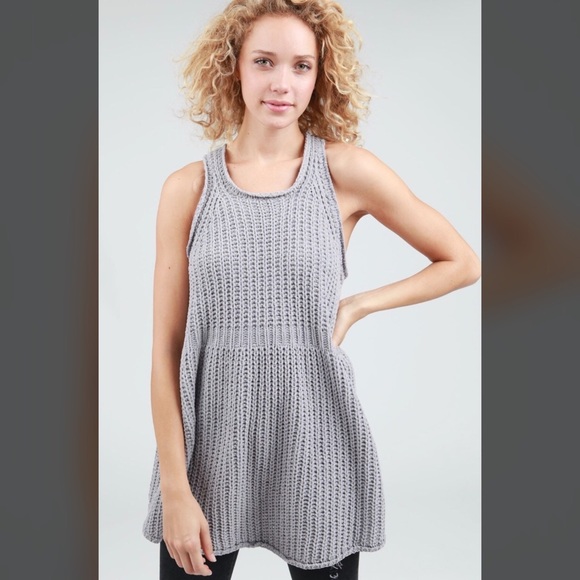 POL Sweaters - 🔴 POL Grey Chenille Zip Back Babydoll Sweater Top